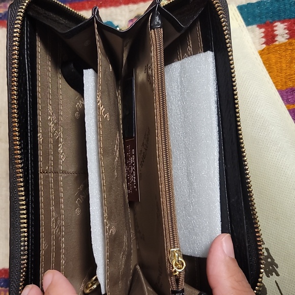 Leather embossed painted leather wallet multi slot with crystal accessory - Picture 2 of 5